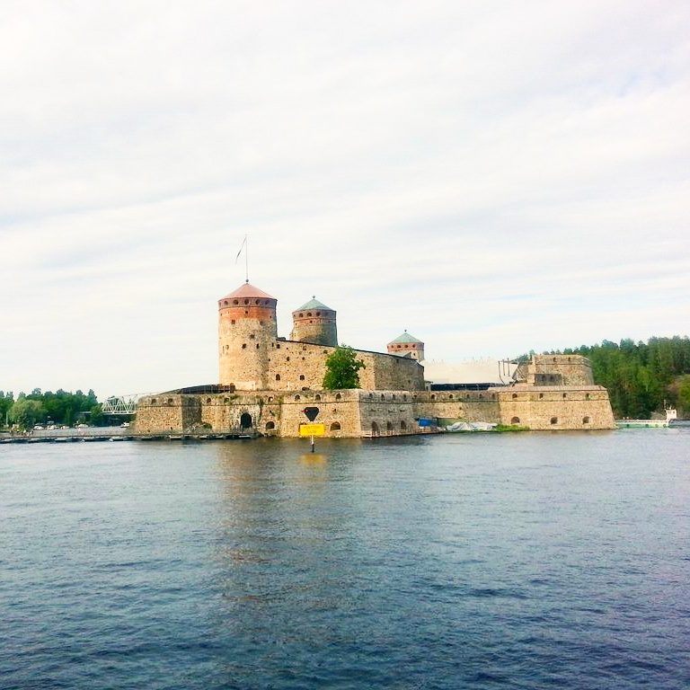 Ehdittiinpä Savonlinnaan ja maisemaristeilylle