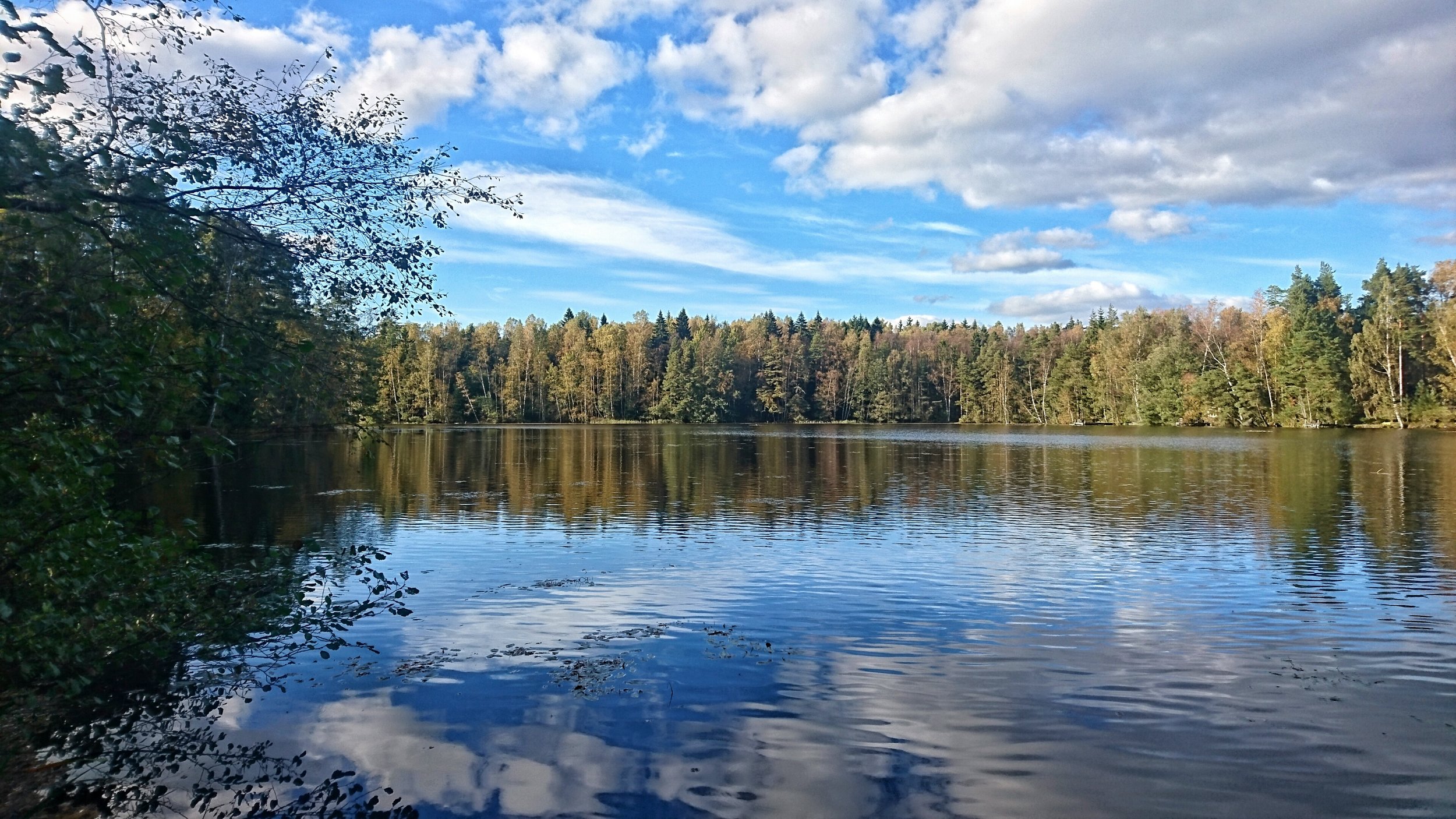 Syksyinen järvimaisema