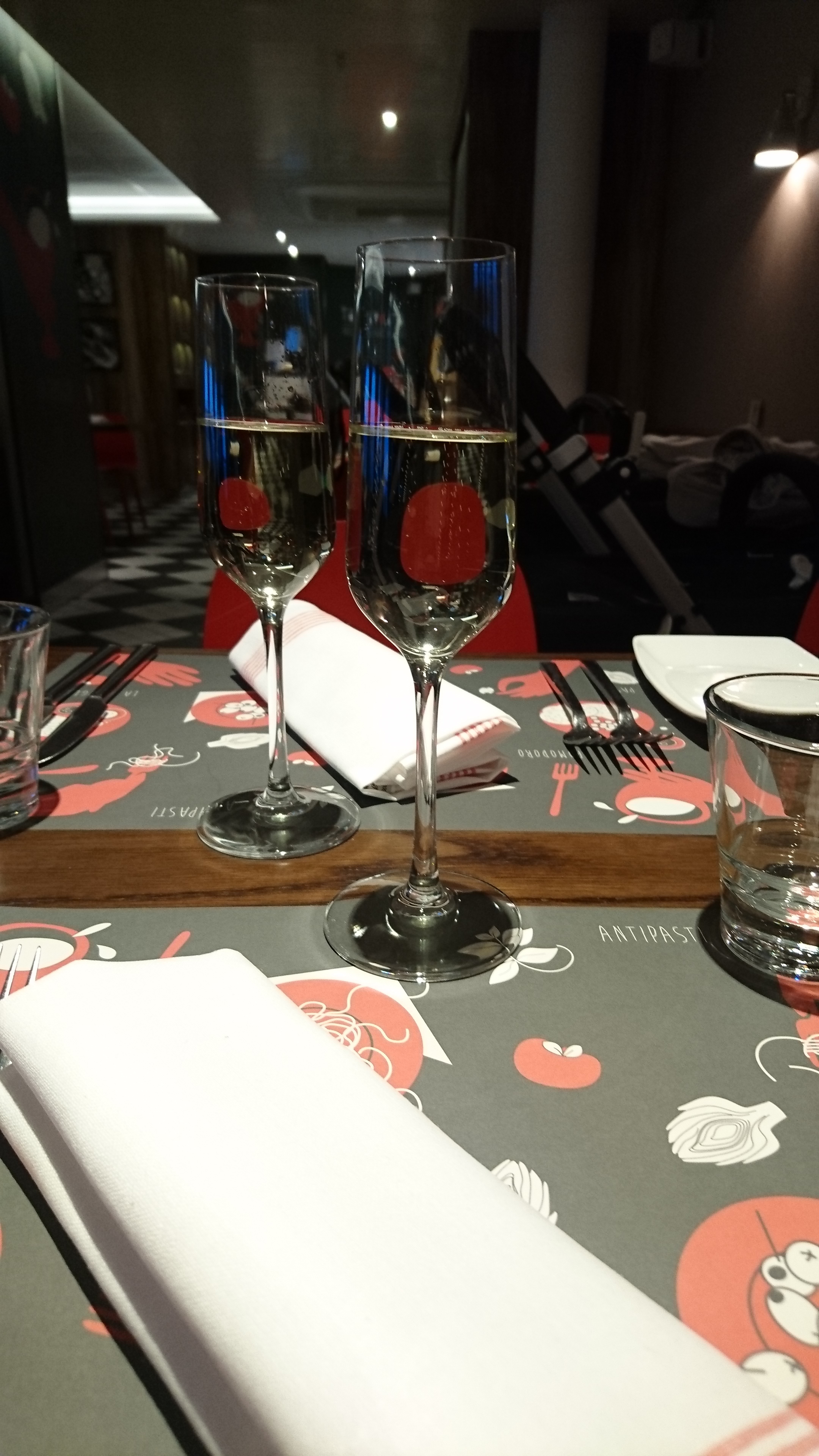 Maukas alkoholiton kuohuviini oli oiva aperitiivi