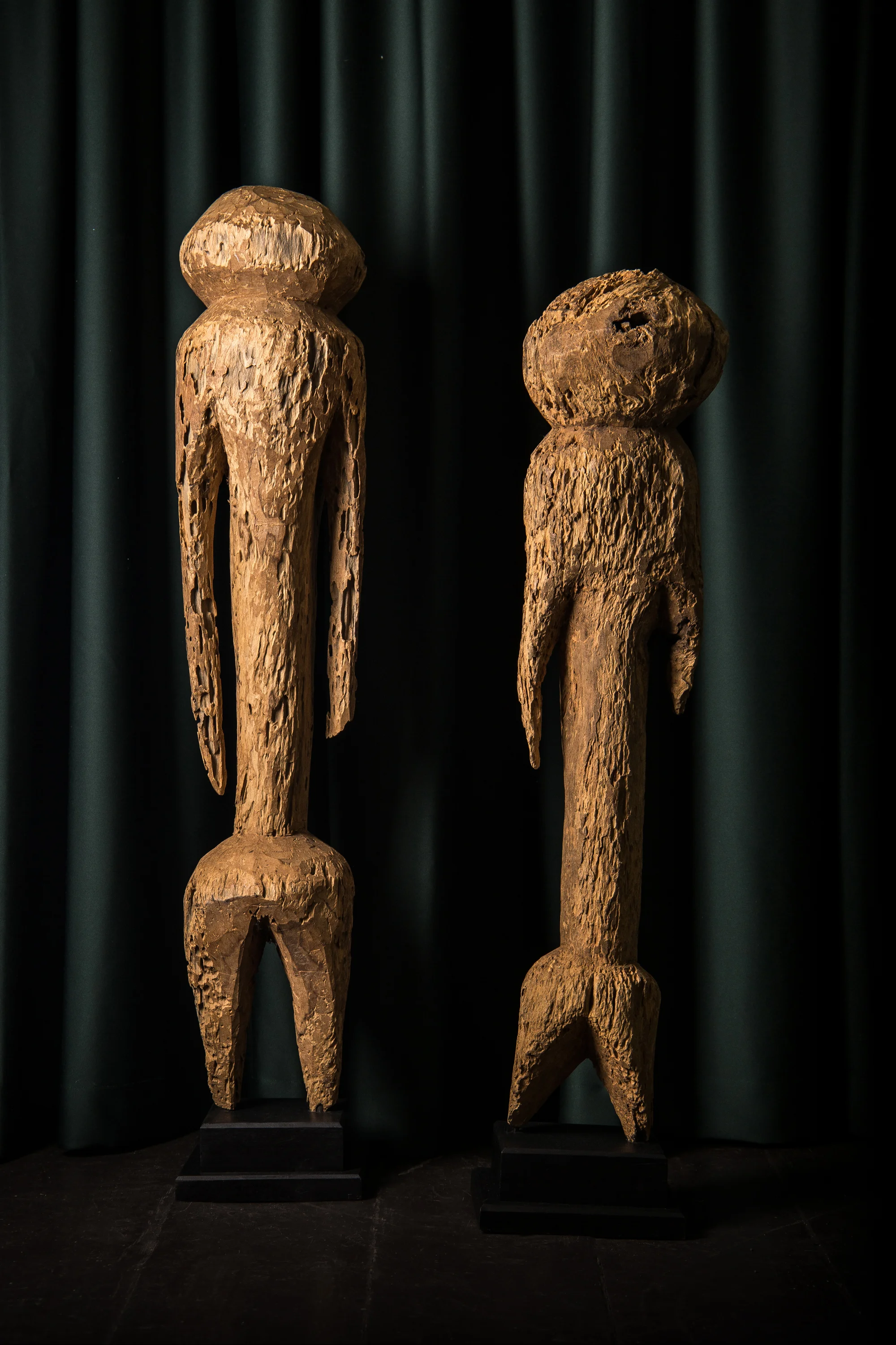 A PAIR OF LARGE CARVED MOBA TCHITCHIRI SCULPTURAL FIGURES