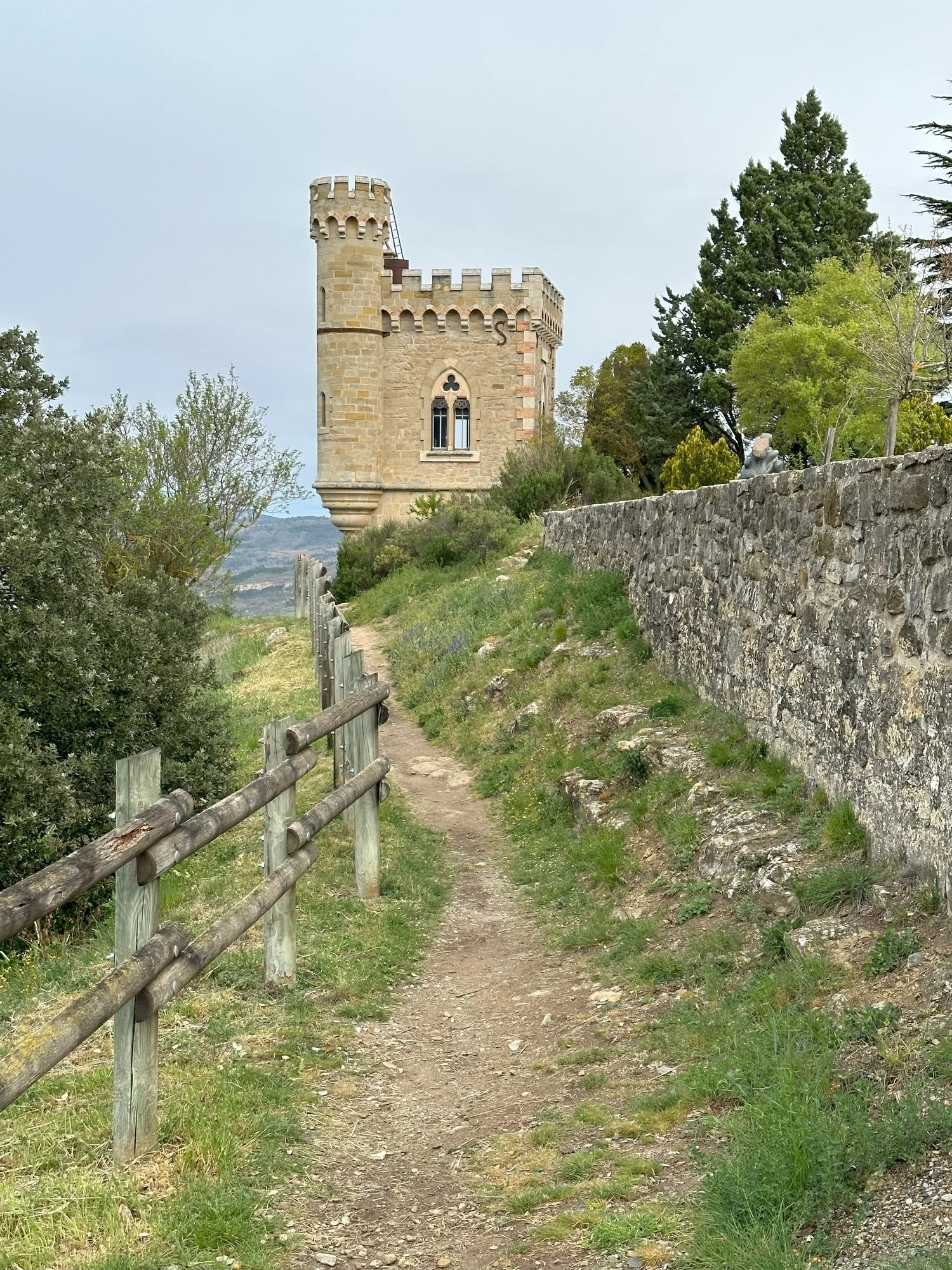 O Mistério de Berenger Saunière e a Lenda do Tesouro Oculto de Rennes-le-Chateau episode artwork
