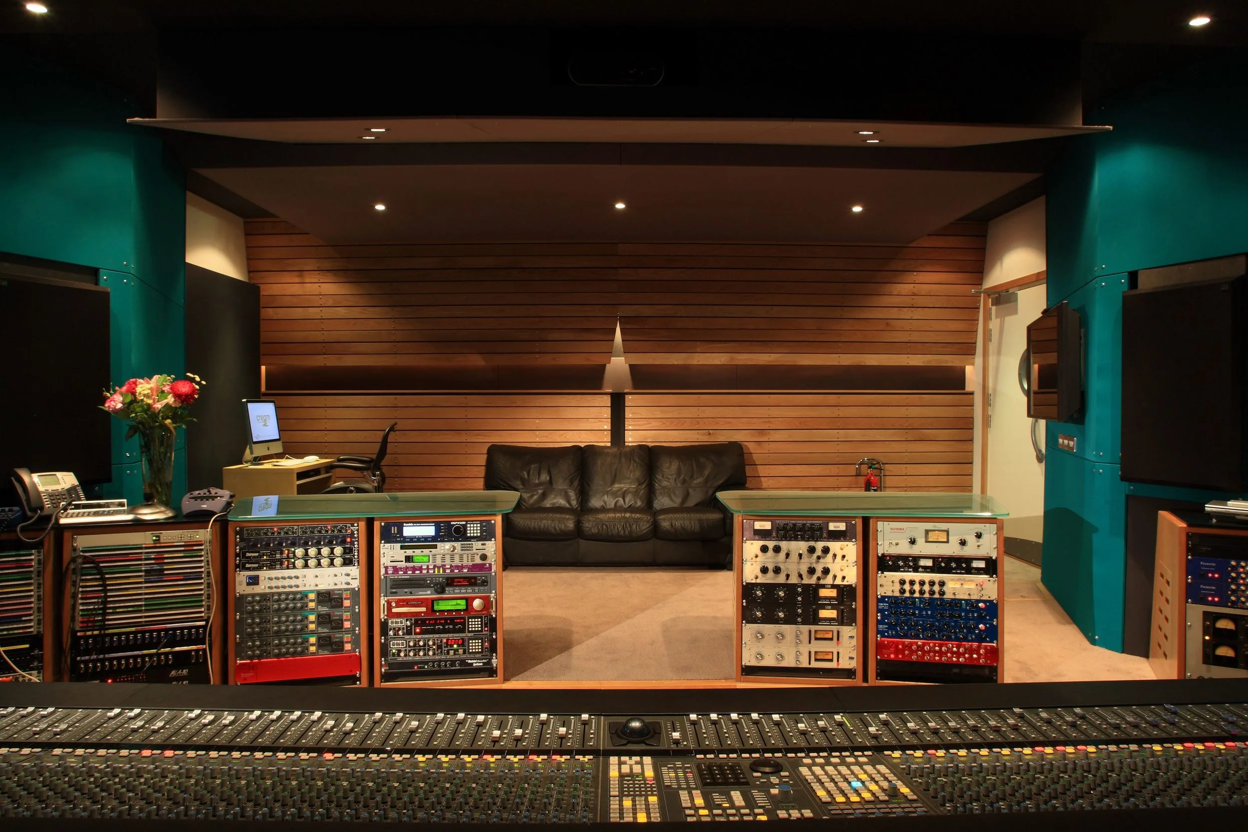 Cream Studio 005 2008.jpg