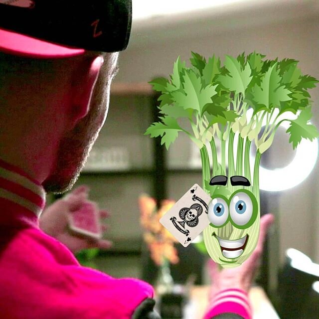 New Vid on YouTube 🤓. @street_magician_dude and I learnt that Celery doesn't go down without a fight! Link in Bio.
#cardthrowing #magicianlife