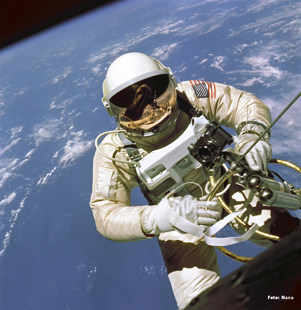 Ikone: Homo sapiens (in diesem Fall Ed White) bei der Arbeit. 1965.