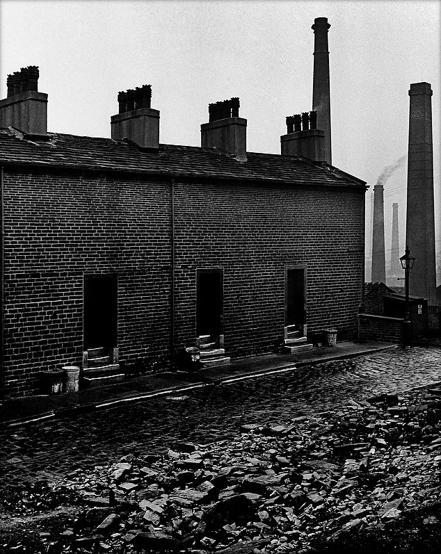 10-Coal_miners_houses_without_windows_to_the_street__1930s.jpg