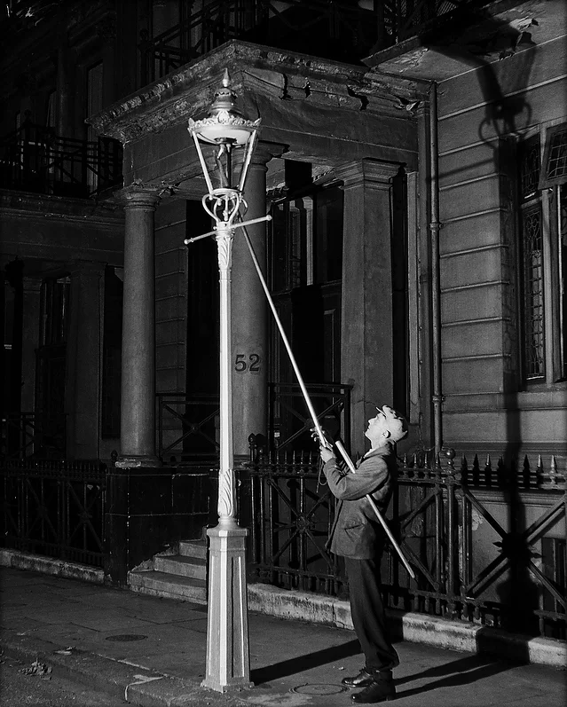 14-Lamplighter__Kensington_1930s.jpg