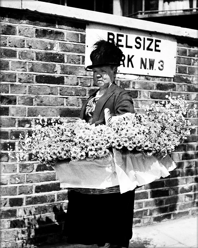 37-Flowerseller_Swiss_Cottage_1931-5.jpg