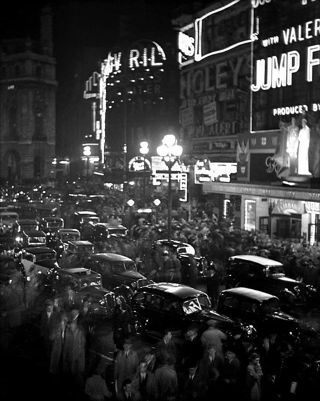 8-Piccadilly_Circus__1930s.jpg