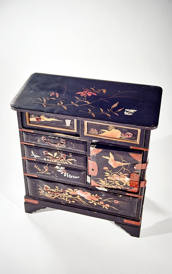 Petite armoire d'Indonésie / Schränkchen aus Indonesien, 24,5x30,5x12cm