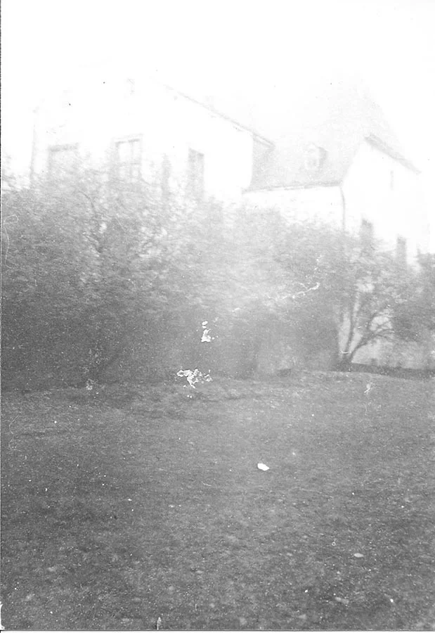 &nbsp;L'ARRIÈRE ET&nbsp;LE CÔTÉ DE LA MAISON&nbsp;/&nbsp; Rück- und Seitenansicht des Wohnhauses,&nbsp;Birelerhof, Sandweiler © photographe inconnu, droits réservés