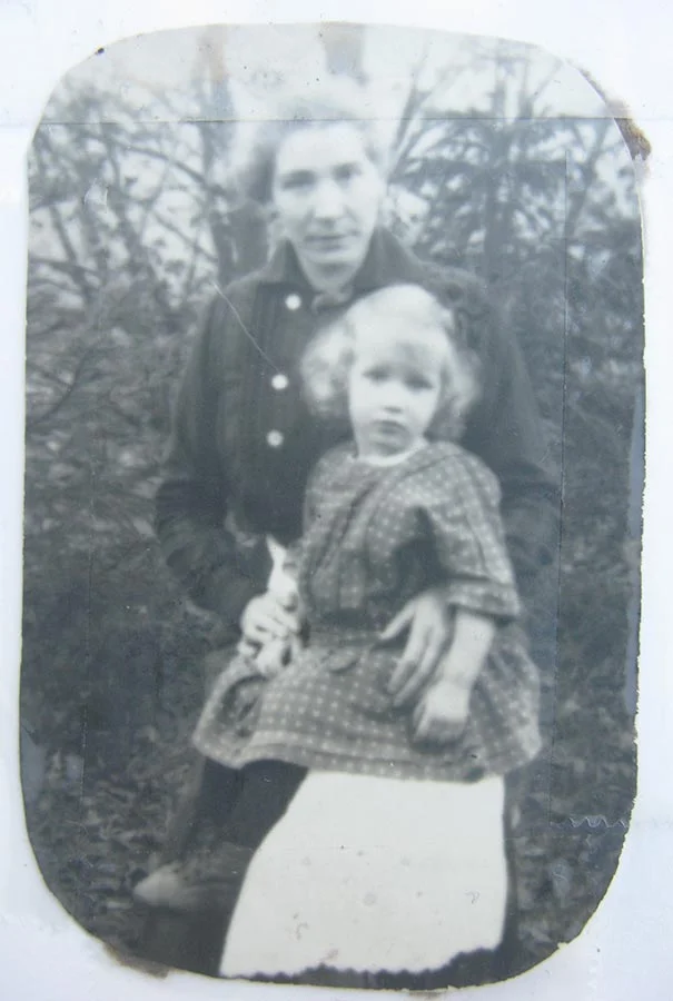 Gertrud Schmitz et sa nièce / und ihre Nichte Gertrud Elisabeth Schmitz, ca. 1917 © photographe inconnu, droits réservés