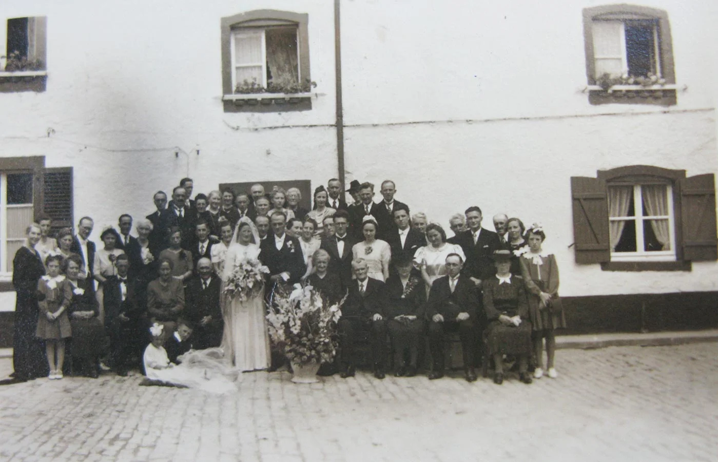 Mariage de / Hochzeit von&nbsp; Gertrud Schmitz et / und Theodore Mangen à / in Insenborn, 1941 © photographe inconnu, droits réservés