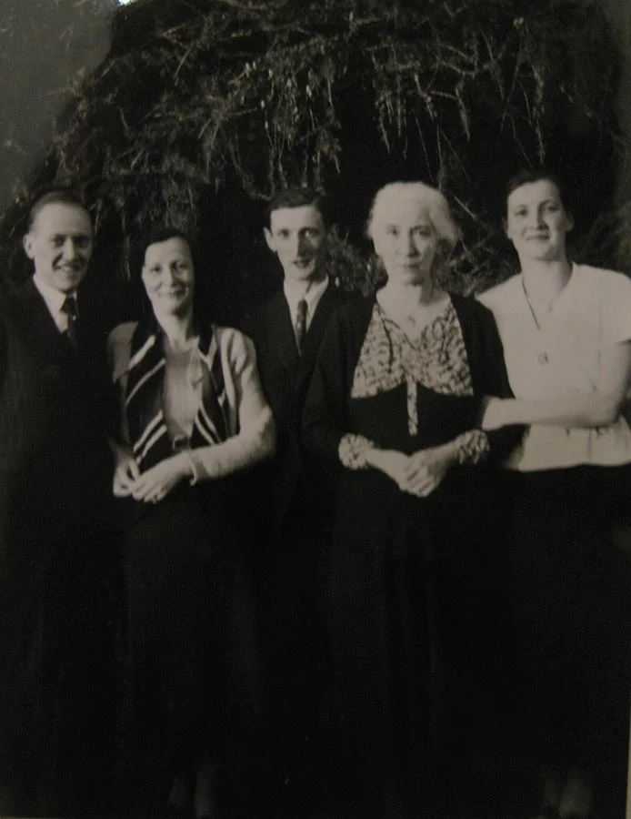 Anna Maria Schmitz et ses nièces et un neveu / Anna Maria Schmitz mit ihren Nichten und einem Neffen © photographe inconnu, droits réservés&nbsp;