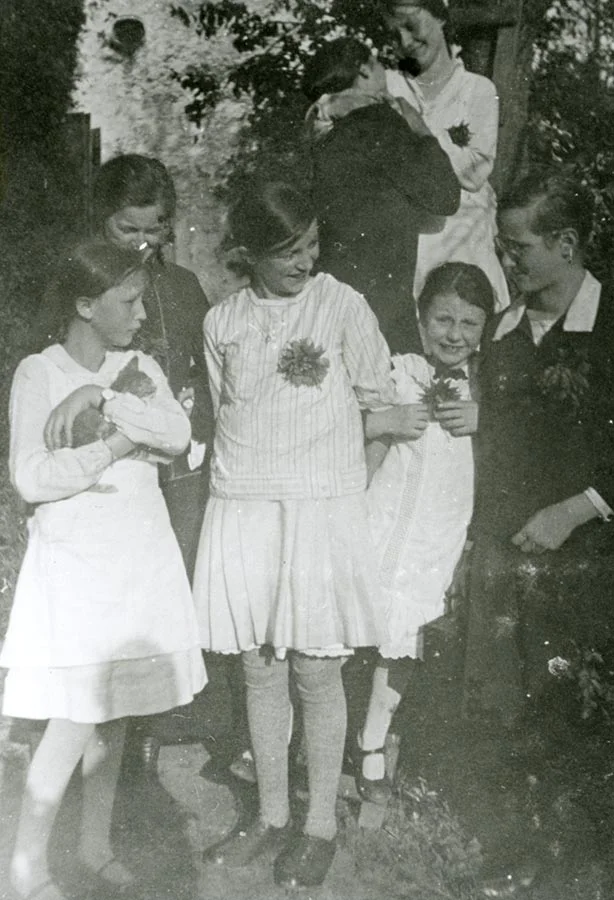 Les filles Schmitz et leurs amies ca. 1925&nbsp; © photographe inconnu, droits réservés&nbsp;