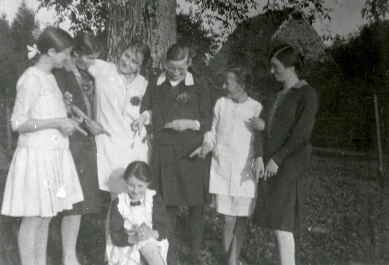 Les filles Schmitz et leurs amies ca. 1925&nbsp; © photographe inconnu, droits réservés&nbsp;