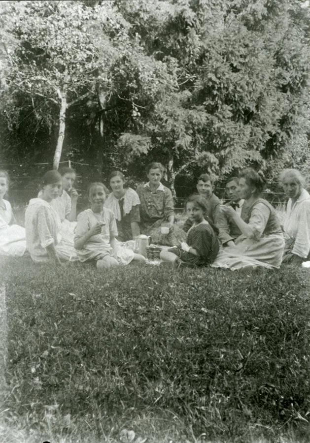 La famille Schmitz au pic nic / beim Picknick ca.1925 © photographe inconnu, droits réservés