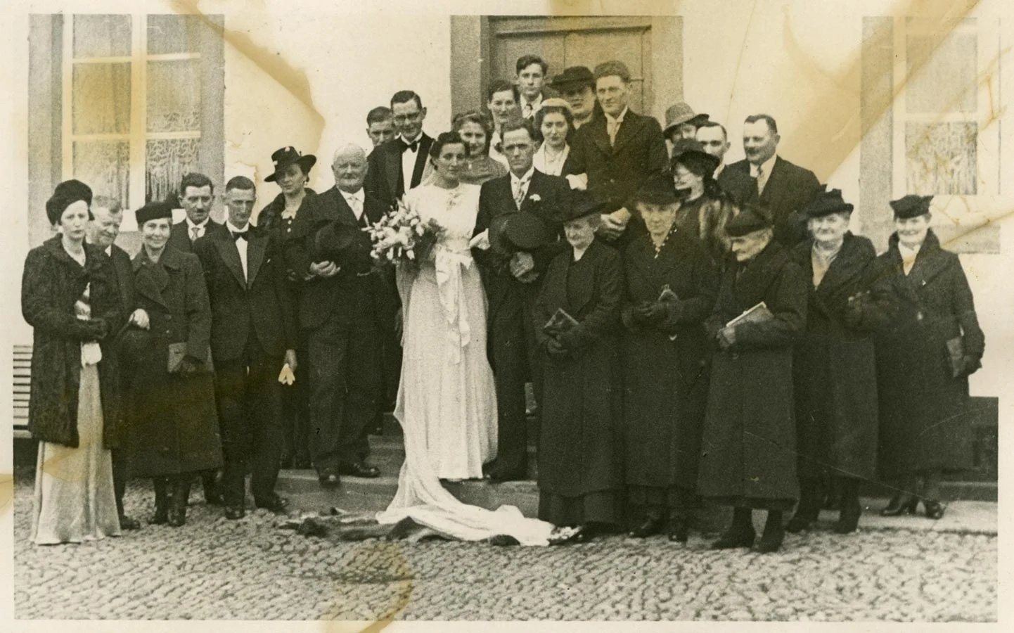 Mariage de / Hochzeit von Elisabeth Schmitz et / und Jean-Pierre Joseph Conzémius, Fouhren, 1940 © photographe inconnu, droits réservés