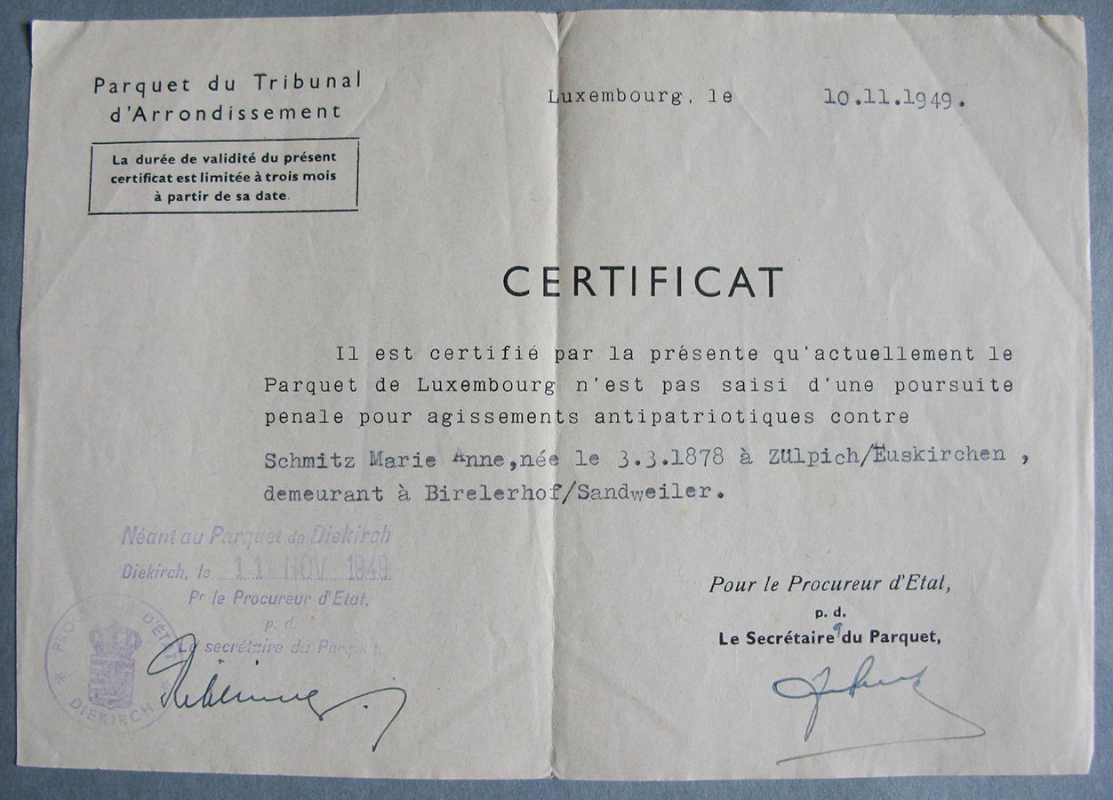 Certificat du Tribunal d'Arrondissement pour non poursuite pénale pour agissement antipatriotique contre / Bescheinigung des Bezirksgerichts für keine Strafverfolgung wegen antipatriotischem Verhalten gegen Schmitz Marie Anne, 1949 