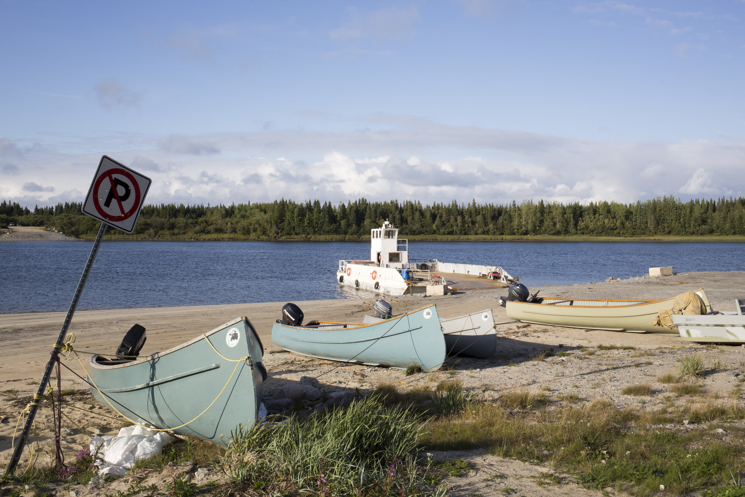  Canoes and a ferry in Chisasibi 