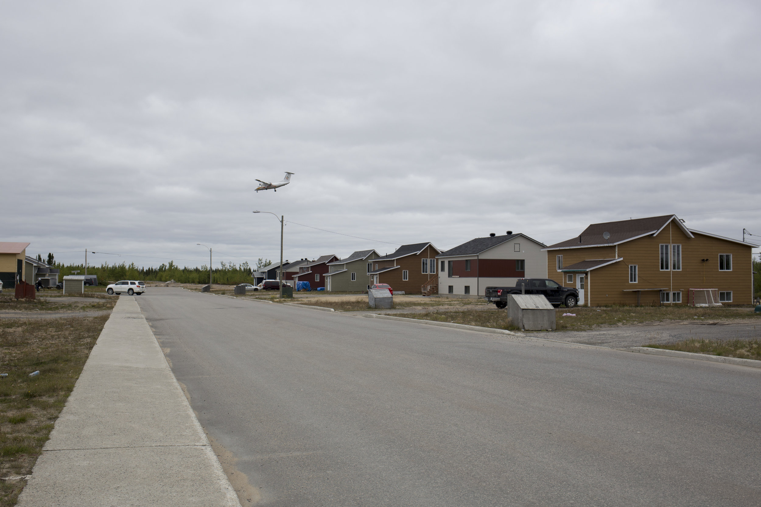  An airport-bound plane flies over homes in Chisasibi 