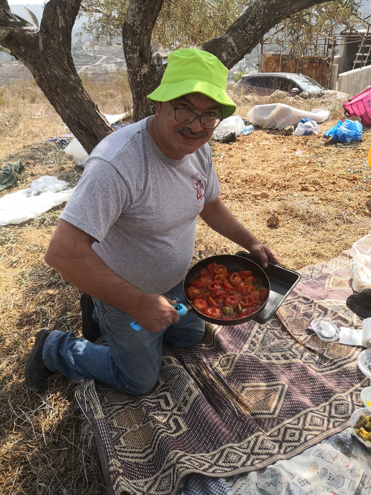  Cooking tomatoes over the fire. Courtesy Iyad Hadad. 