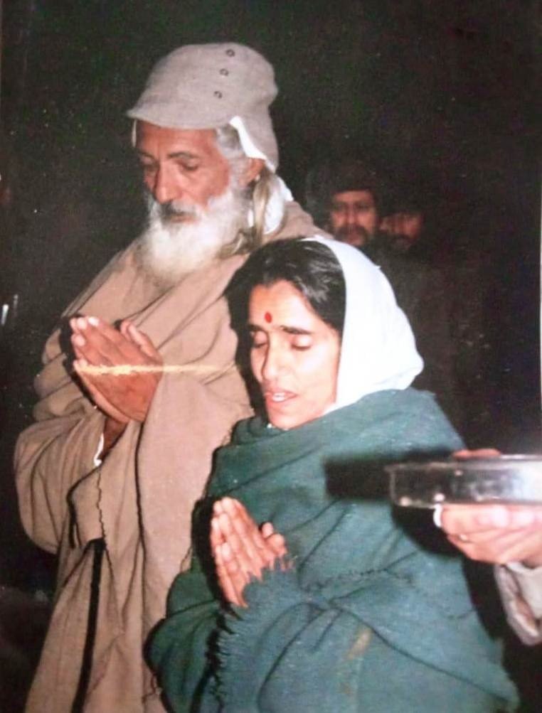  Sunderlal and Vimla Bahuguna praying during the Ganga Aarti at the Tehri Dam Site. (1996) 