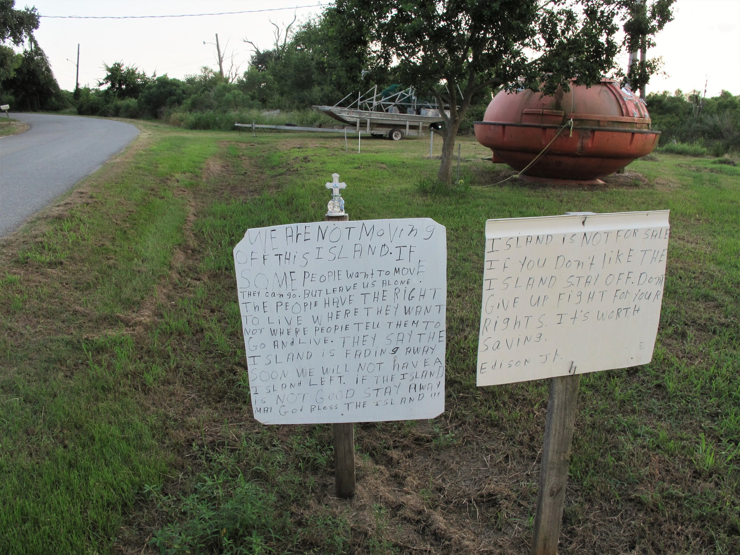 Edison Dardar's handwritten signs across from his house on the Isle de Jean Charles. Credit Elizabeth Rush. 