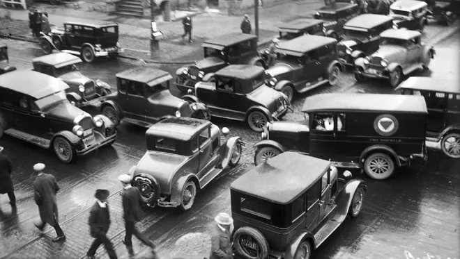  Lafayette at Third Street badly needs a traffic light in 1928. (Detroit News Archives) 