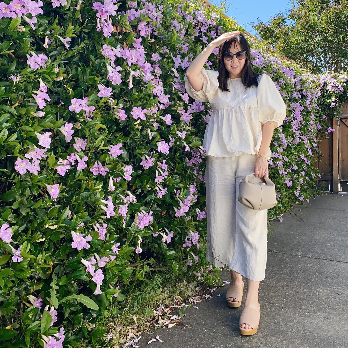 #tbt to when the flowers were blooming and all women had autonomy over their bodies
&mdash;&mdash;&mdash;
Outfit details
Top: @rudyjudeco day blouse
Pants: #onlychildclothing 
Shoes: @beklinawoman 
Bag: @polene_paris 
.
.
.

#slowfashion #fairfashion