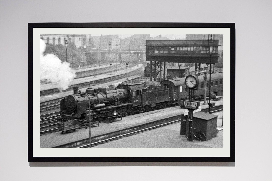 Hamburg Hauptbahhof 1.
Very rare photos of Hamburg from the 1950s,
unknown artist,
30x45 cm, printed on Hahnemuhle Paper 
Ask for price on DM

#vintagephotography #bnw #hamburg  #locomotive #architecturephotography #industrial