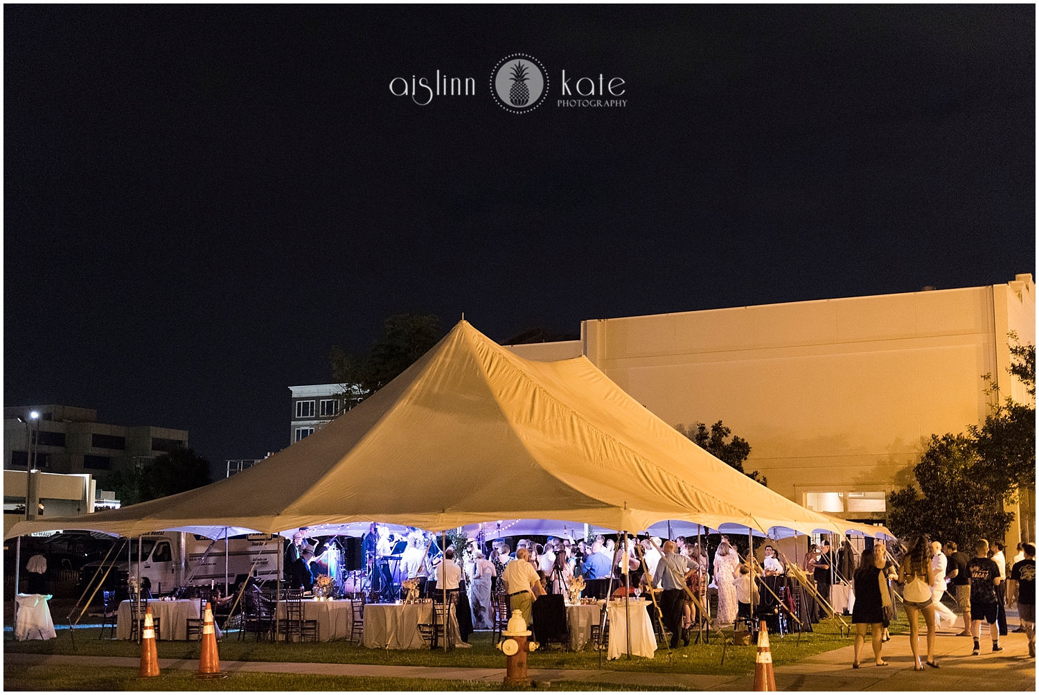 5eleven Palafox | P S Weddings | Lauren + Matt | Tent: Gulf Coast Tents