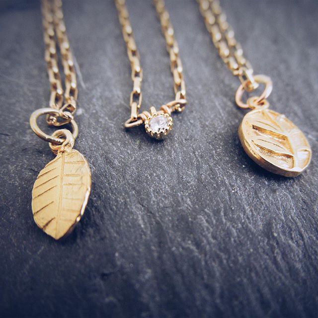 I still have a few of these bbs left in my Etsy shop. Head on over to ericafreestone.etsy.com they&rsquo;d make a great Mother&rsquo;s Day gift!
.
.
.
.
#leaf #sparkle #twig #necklaces #gold #mothersdaygift #mom
