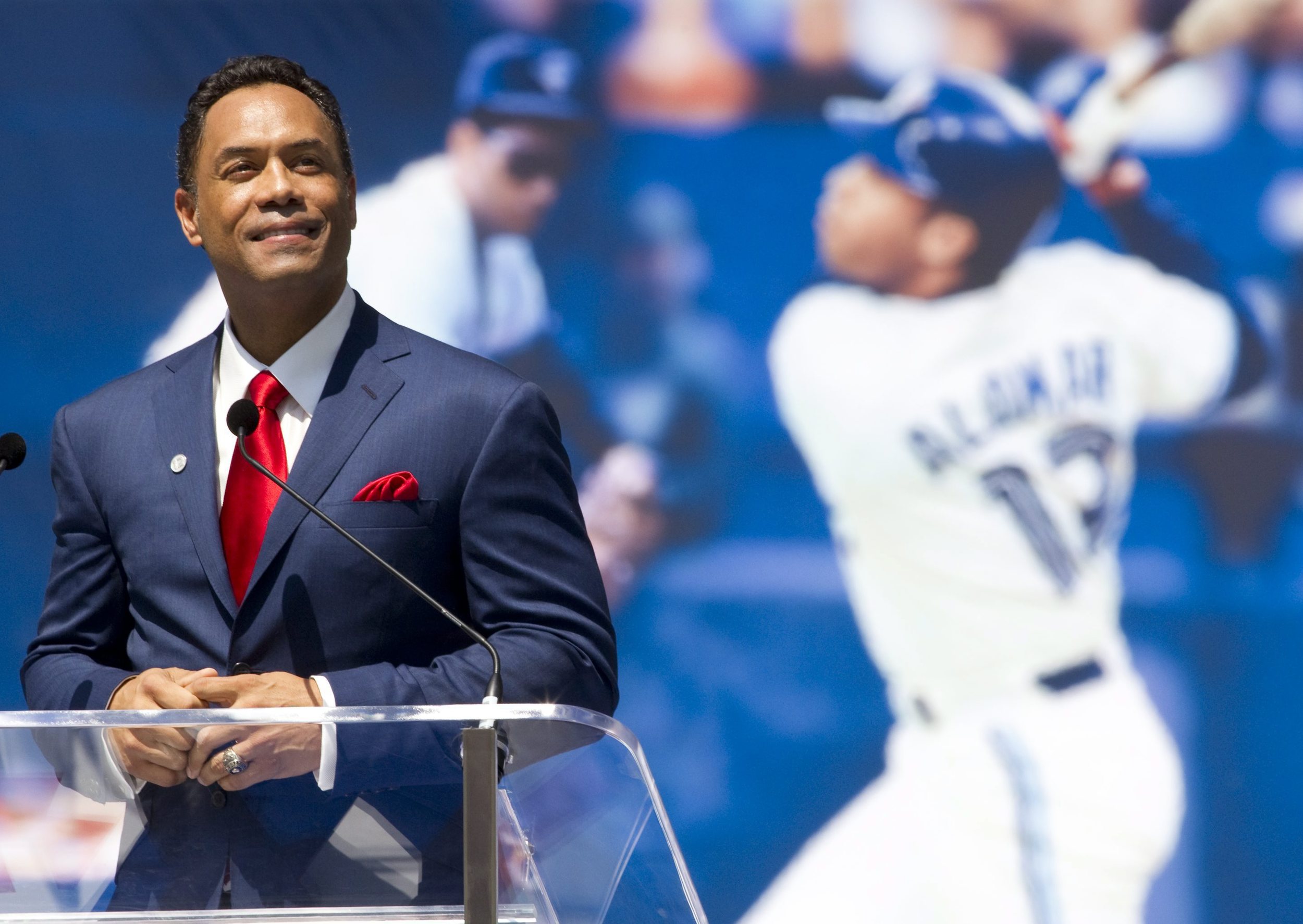 Blue Jays Hall of Famer Robbie Alomar says that the Jays have the players now, they need the support of the 26th Man ... the fans, sounding like Dave WInfield in 1992.