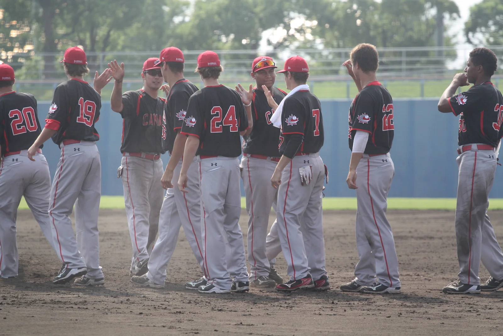 Burgmann, Hall, Pompey lead Canucks to win over Aussies