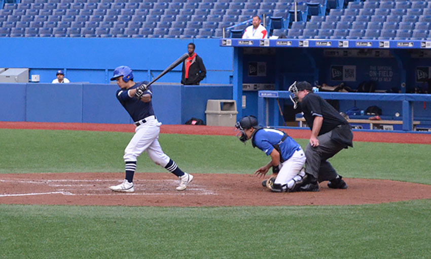 Future Navy's Noah Or (Richmond, BC) of the North Delta Blue Jays swings at a pitch from Quebec Blue's Vincent Beauregard (Laval, Que.). Photo Credit:Mitch Sanderson