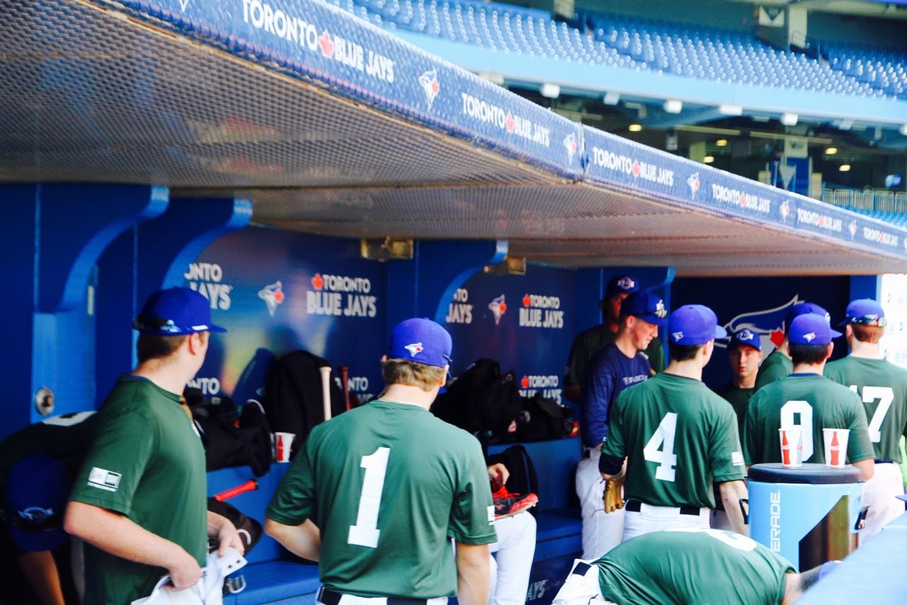 Ontario Green congregates in the dugout. (Tyler King/Canadian Baseball Network)