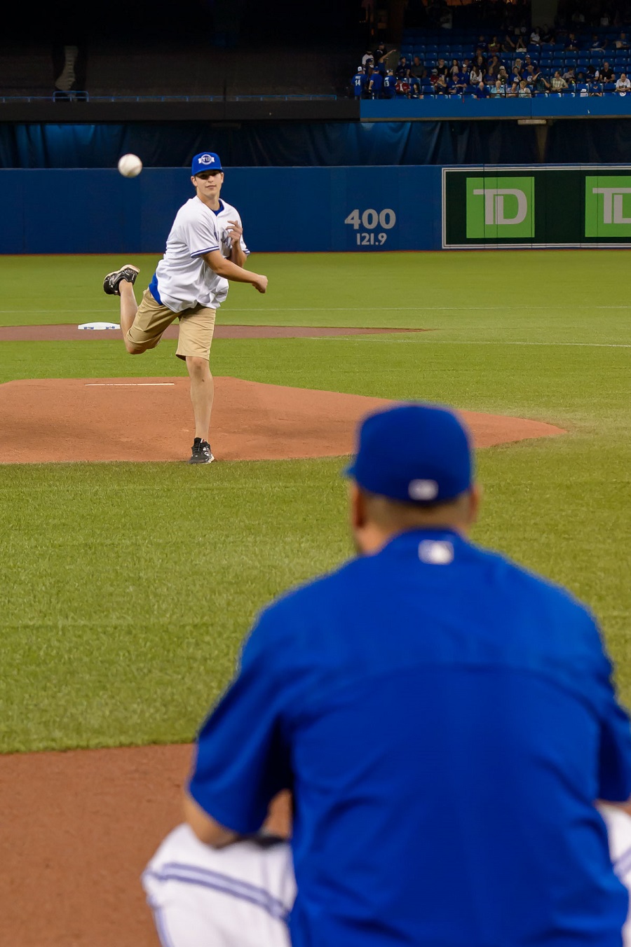 Prairies MVP Carson Perkins (2-0) threw out the first ceremonial pitch to Blue Jays LHP Mark Buehrle before the Boston Red Sox-Jays game Friday night. Photo Michelle Prata.
