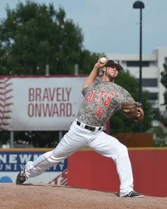 Orioles sign Indy RHP Zouzalik