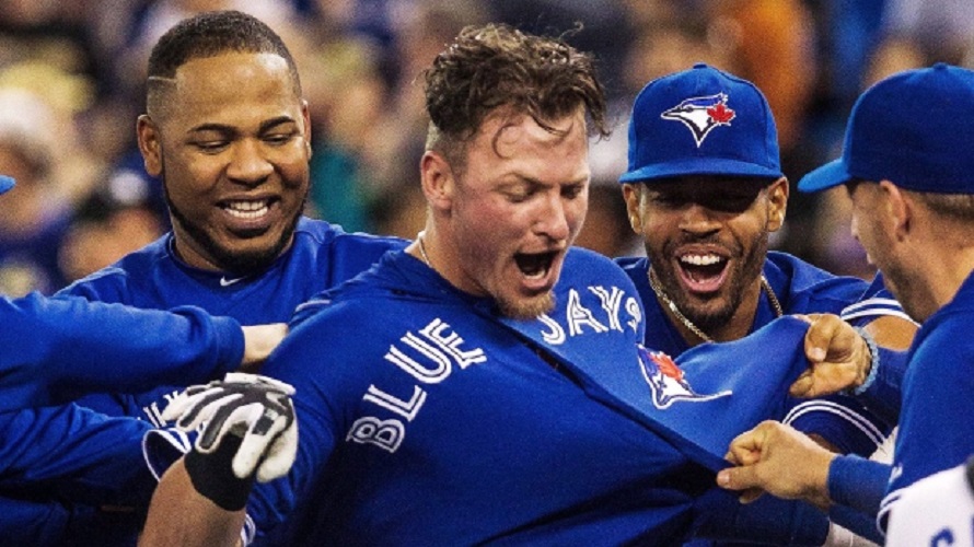 Jays fans, 'chicks,' everyone digs the long ball