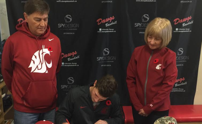With his parents watching Peter Hutzul signs his Letter of Intent to join the Washington State Huskies