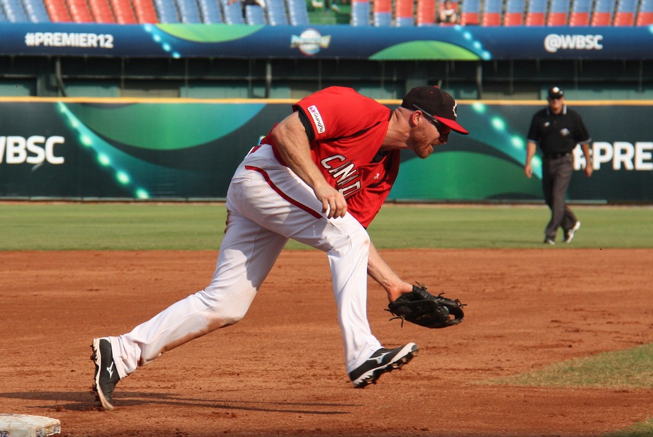 Peter Orr gobbles up a ground ball at third base during Canada's 4-3 quarter-final loss to Mexico.