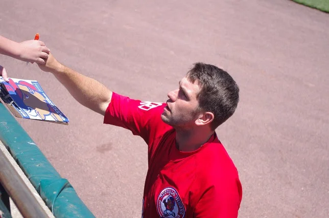 Jays tender Chavez, Cecil, Delabar, Donaldson, Hutchison, Loup, Revere, Saunders