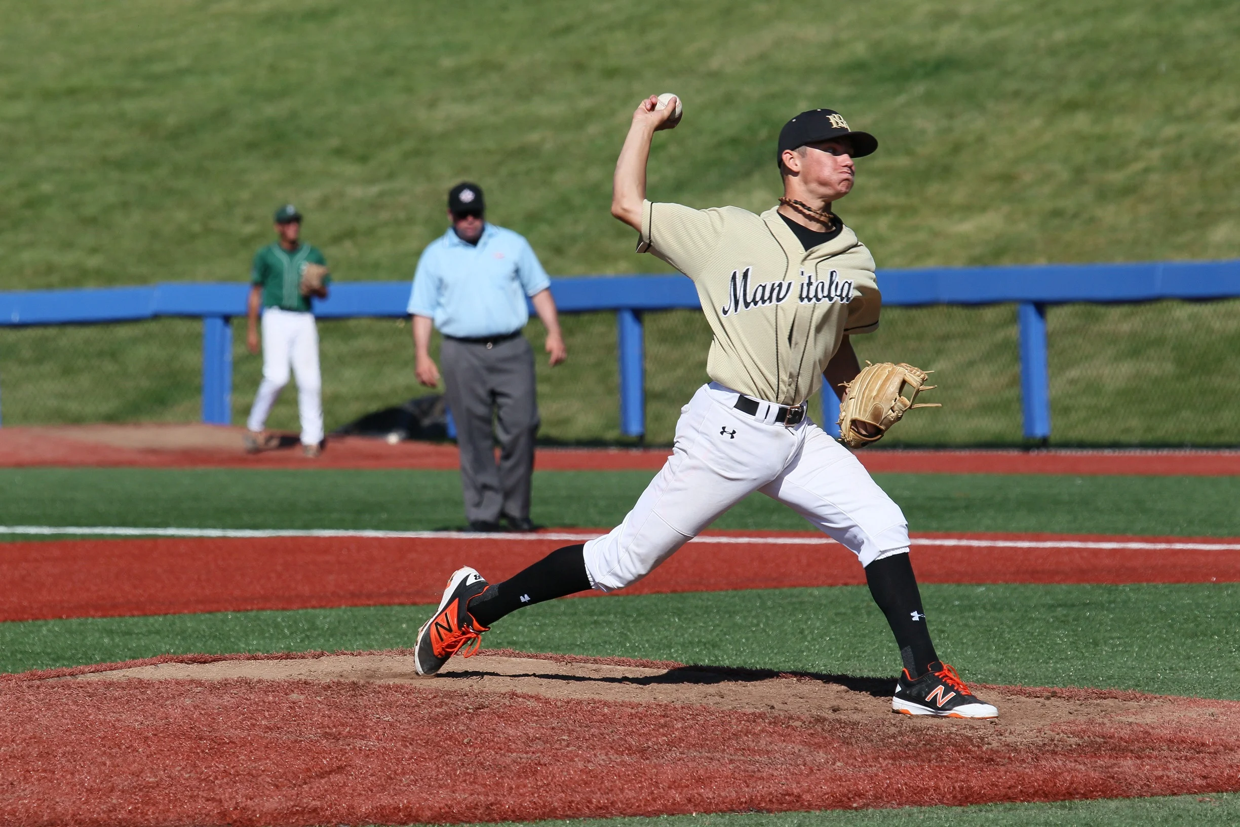 Baseball Canada Cup: Teams compete for a spot in the medal round
