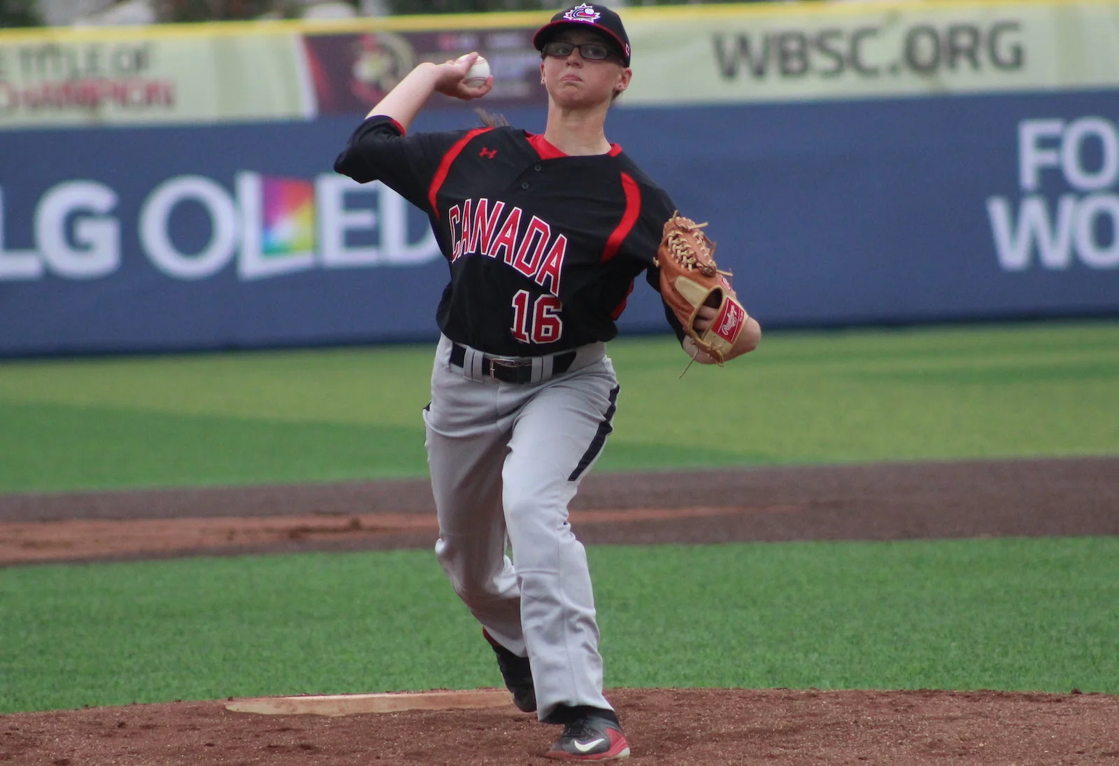 Visual impairment can't stop Hagen from pitching for Canada