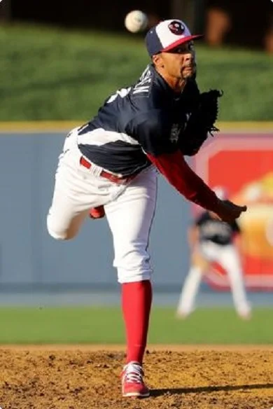 Canada adds Therrien to bullpen