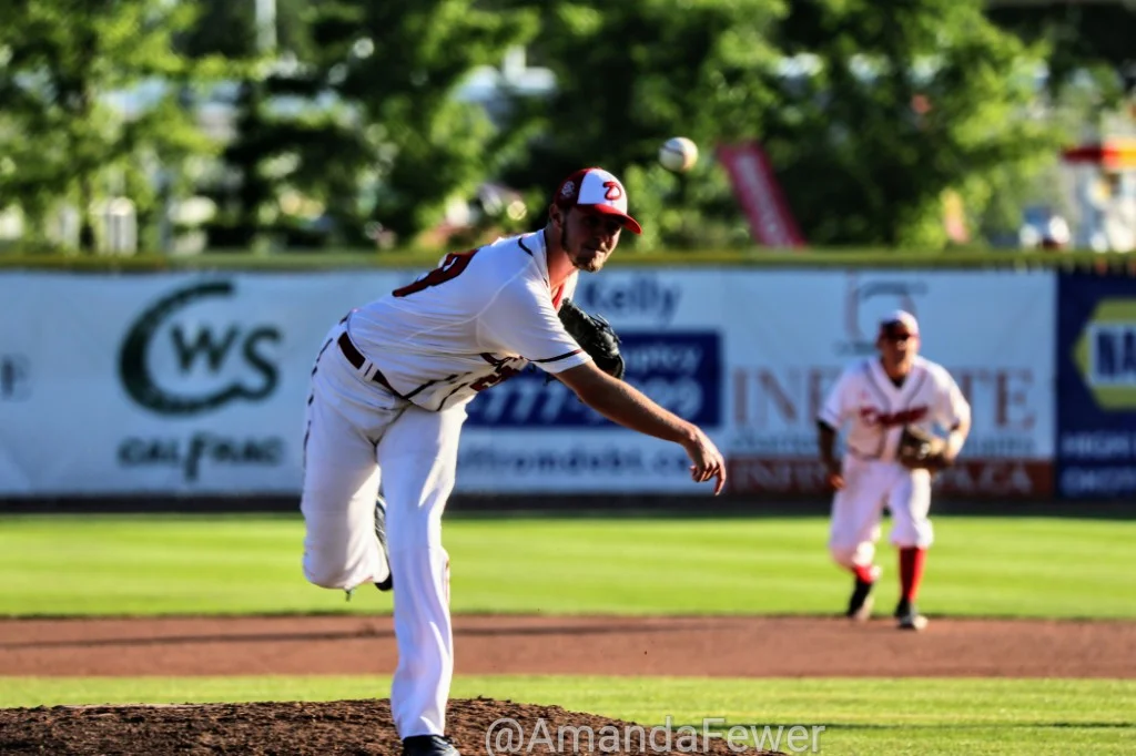 Execution and long ball help Dawgs win seventh straight