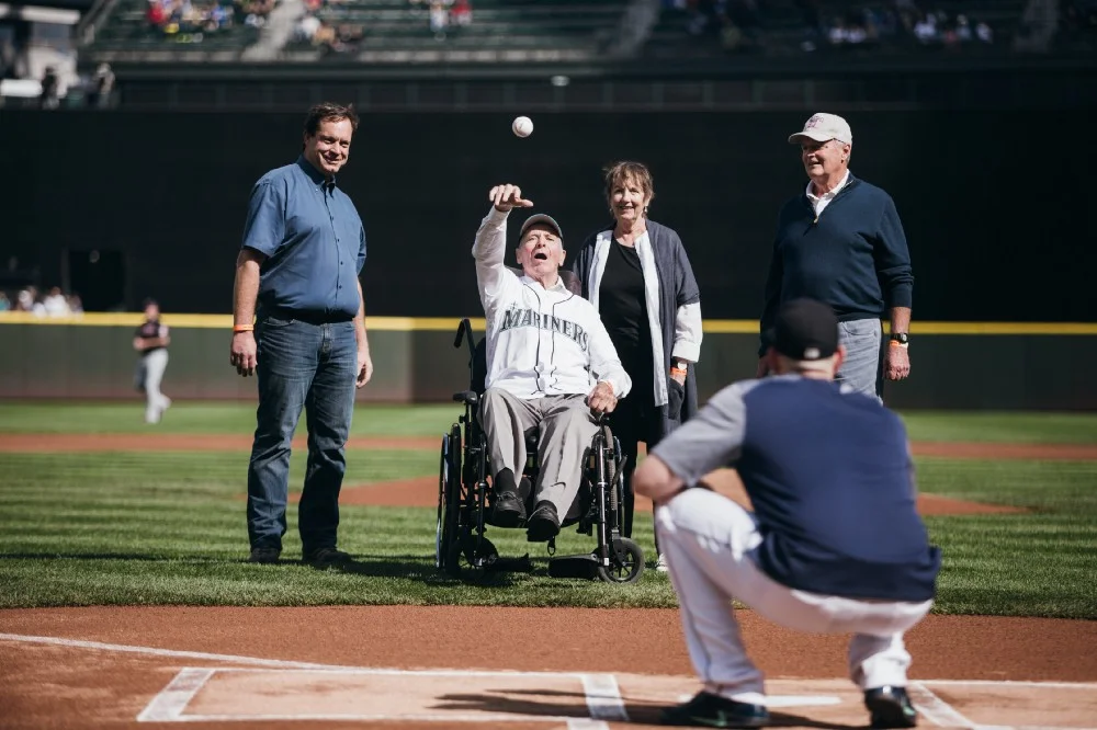 Canadian scouting legend Wayne Norton throws out first pitch for M's