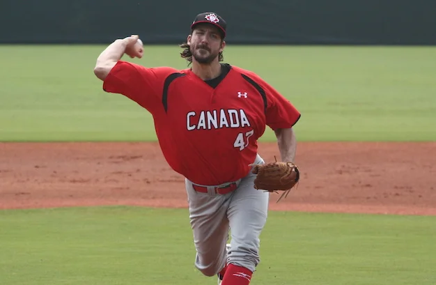 Phillippe Aumont's contract sold to Detroit Tigers