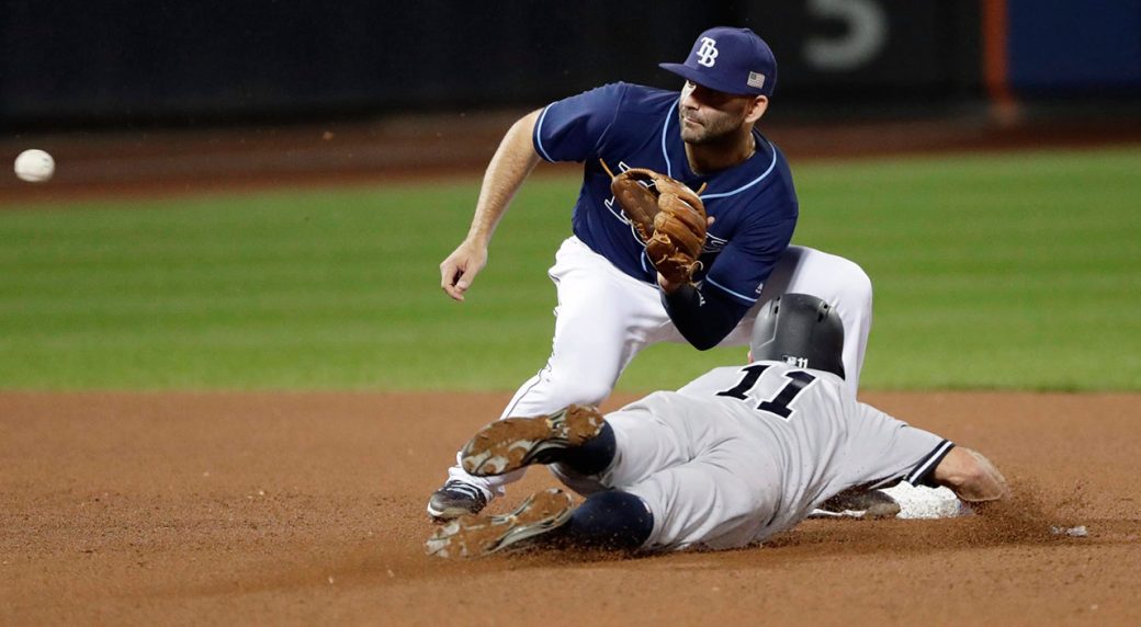 Blue Jays sign Espinosa, claim Moll