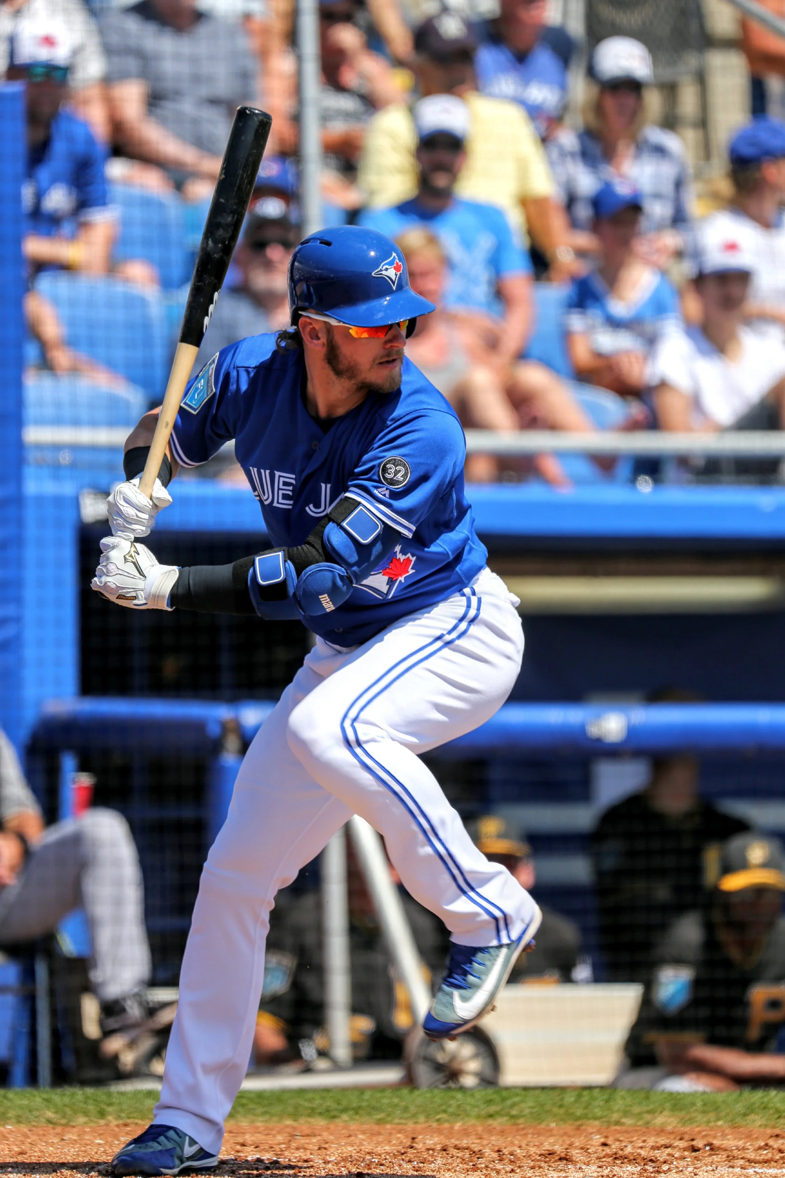 Blue Jays place Donaldson on DL, recall Hernandez